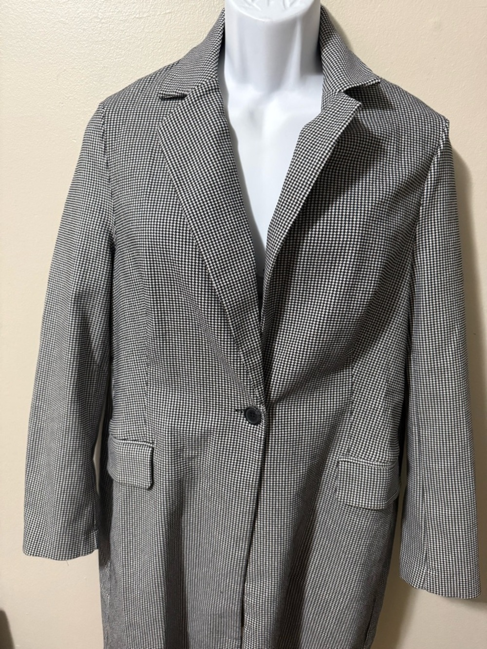 Adrianna Papell Black and White Houndstooth Jacket